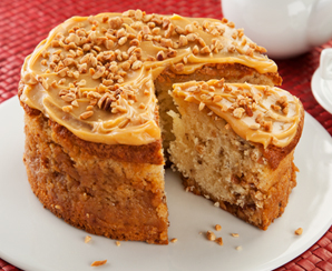 Bolo de amendoim com doce de leite