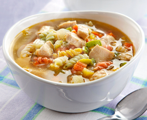 Sopa de frango, legumes e macarrão